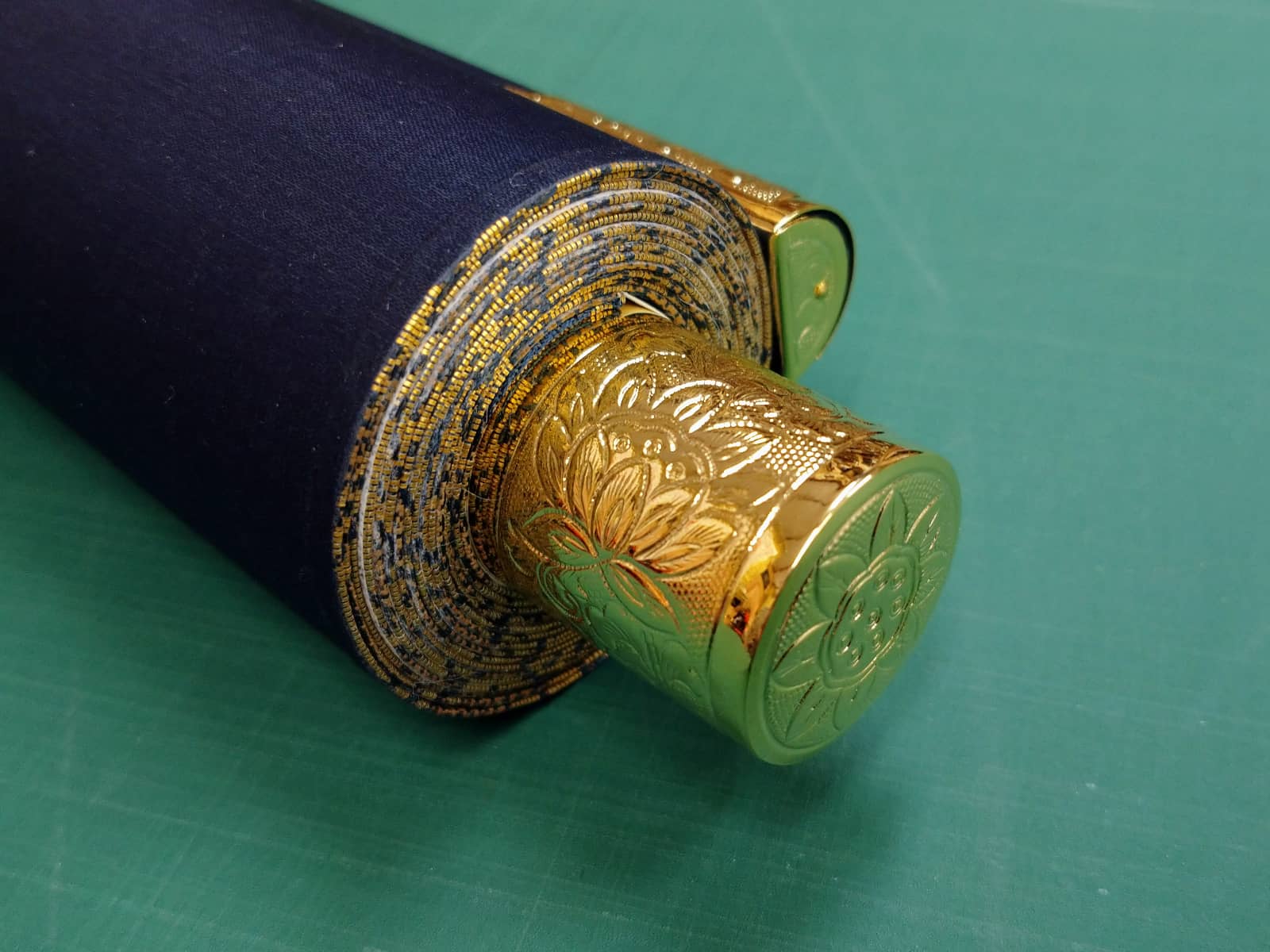 本金鍍金による掛け軸装飾