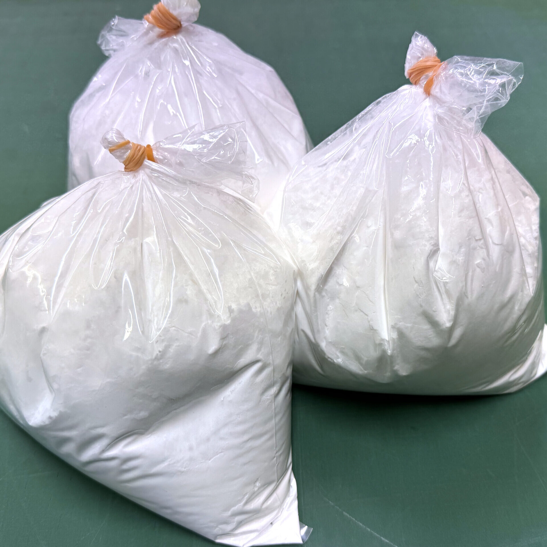 表具用の糊の素となる小麦デンプン