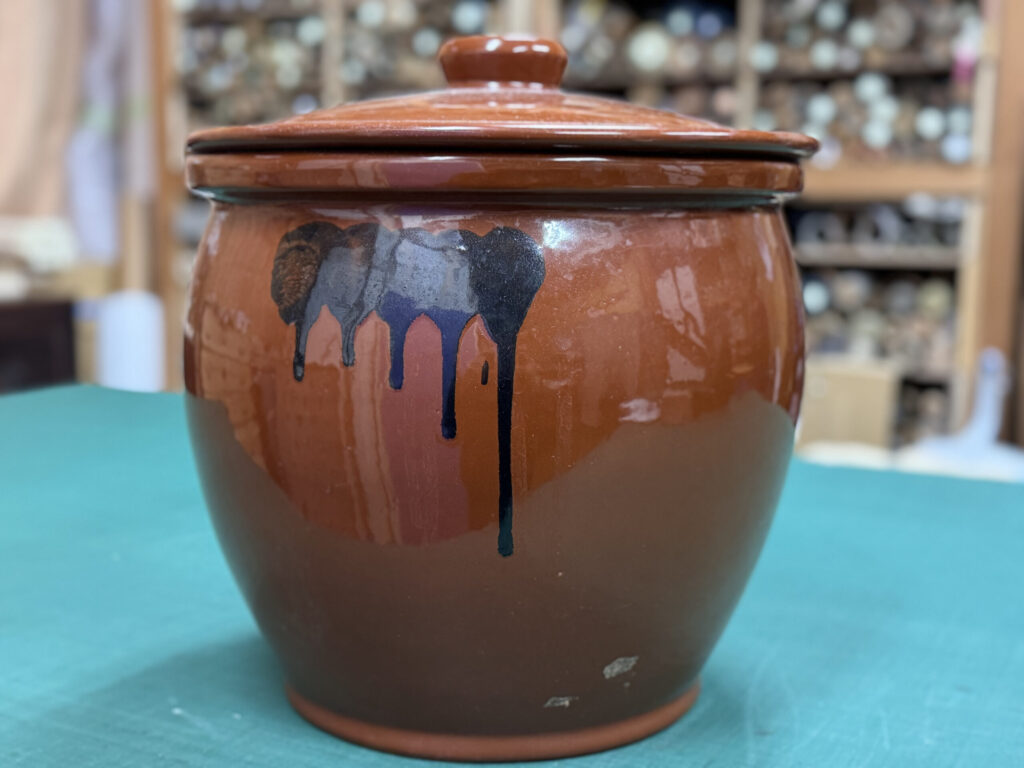 表具で使う古糊を保存している水甕